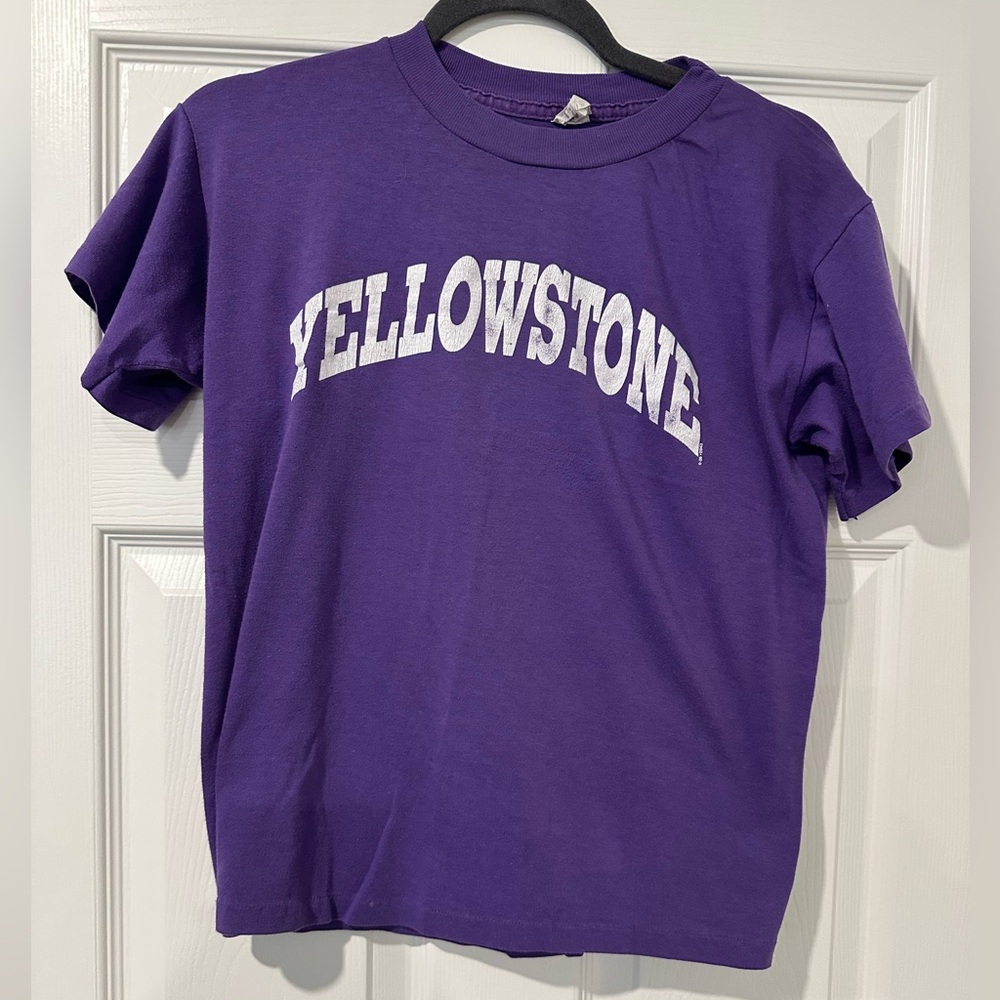 💜Vintage Women’s Songle Stitch Purple “Yellowstone” T-Shirt💜
